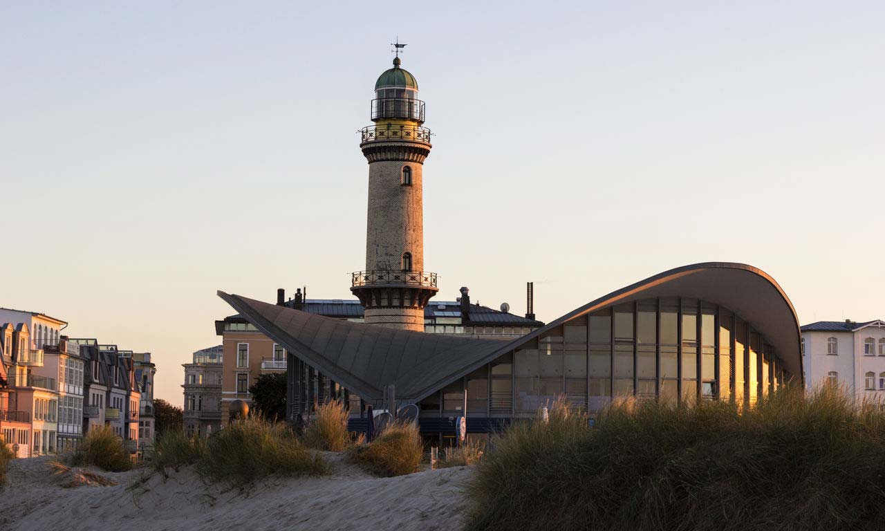 00787 warnemuende deutschland ostsee leuchtturm teepott städtereise kurztrip wochenendreise kurzurlaub