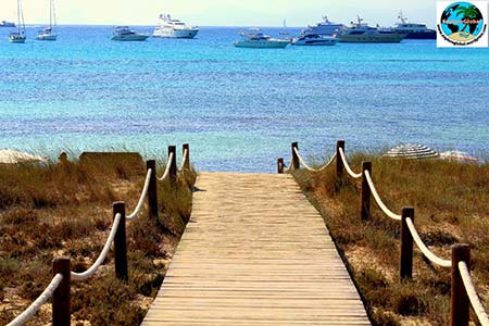 ibiza formentera beach playa illetes yacht strand meer bucht 450